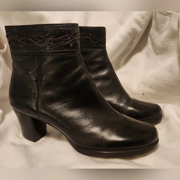 CLARKS Black and Pink Leather Zip up booties Sz 8 - Picture 1 of 10